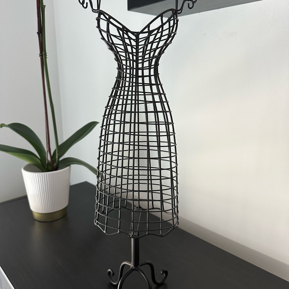 Wire Dress Form Jewelry Stand in Black